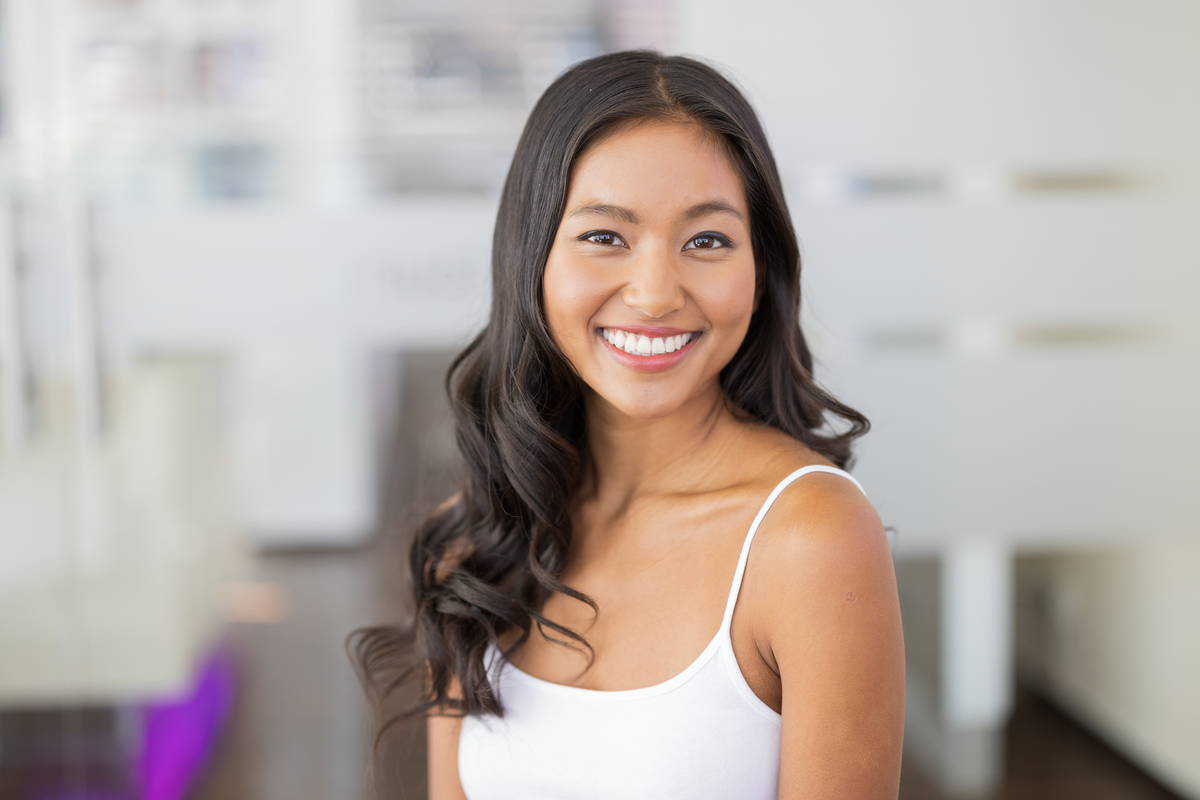 Schönes Lächeln dank Veneers bei hi.dent in Hannover